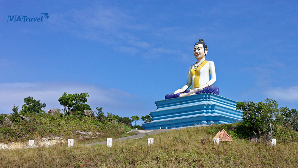 Tượng thánh nữ Yeay Mao được người dân Campuchia thờ phụng