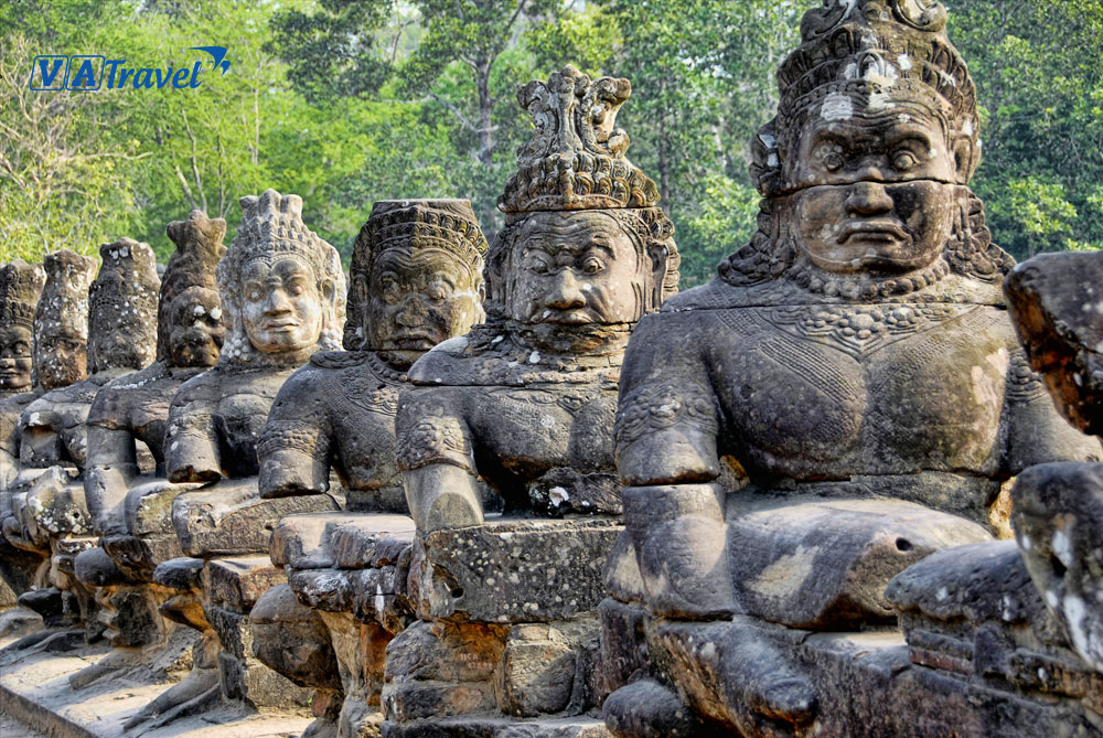 Hàng tượng đá tại Angkor Thom