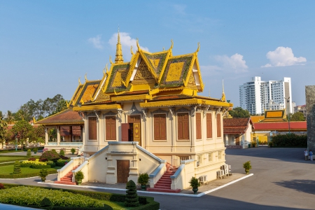 Đi du lịch campuchia, ngỡ ngàng cảnh sắc Cung điện Hoàng gia